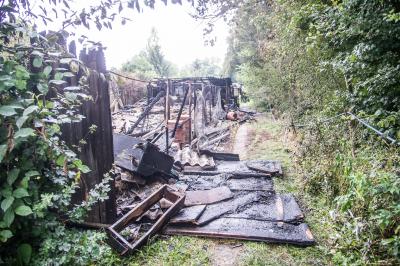 Plochingen: Zwei Huetten vom Kleintierzuchtverein brannten ab - Polizei ermittelt vor Ort